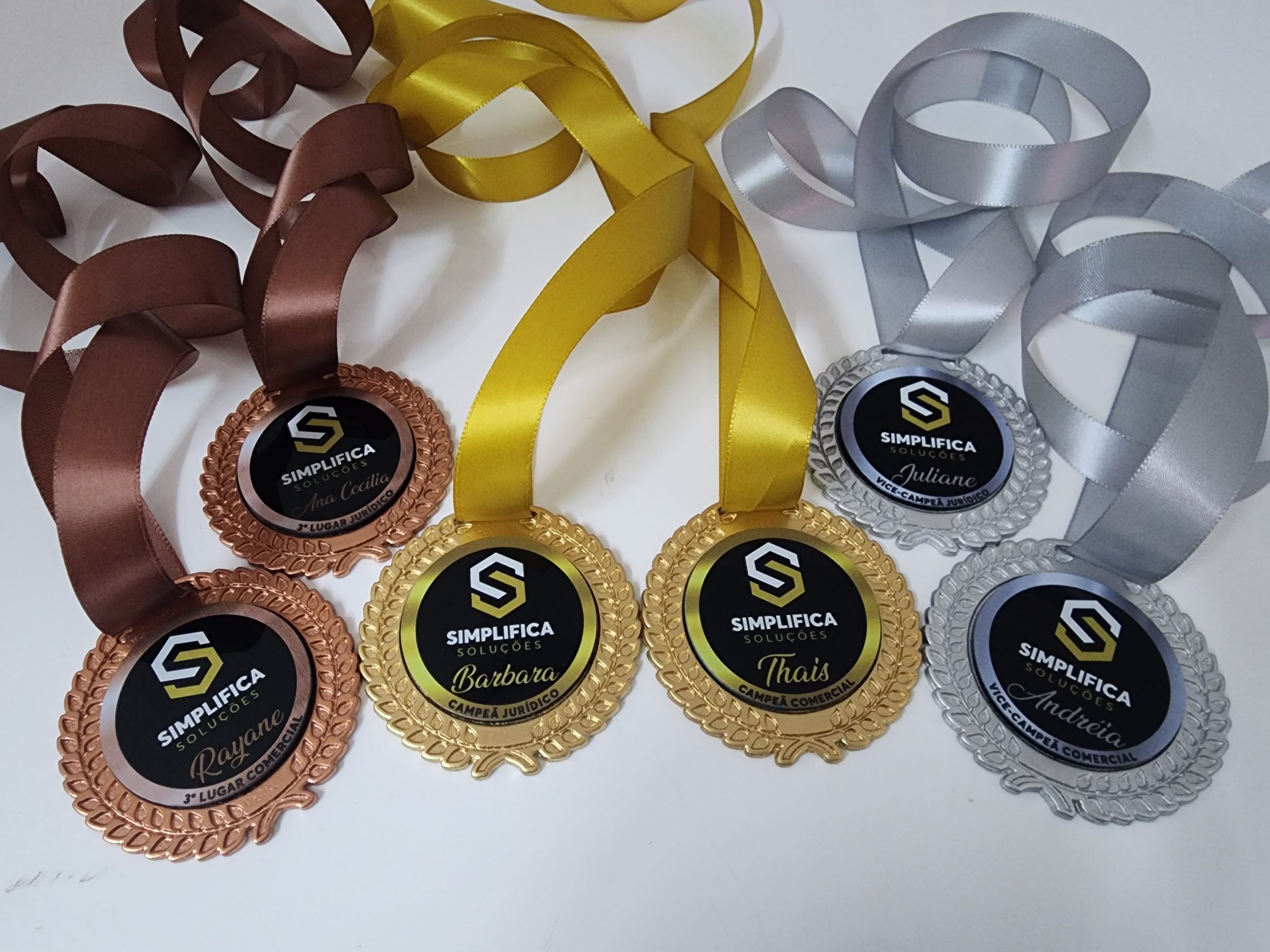 Medalha em Zamac com Adesivo Resinado e Fita Simples - FM TROFÉUS ...